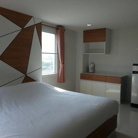 The Seasons Aparthotel Патум Тани Екстериор снимка